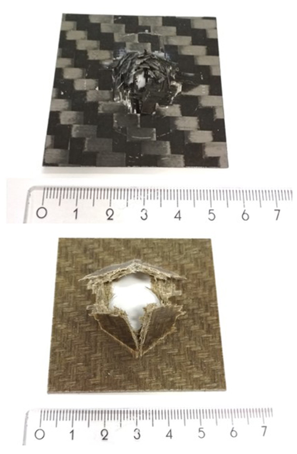 The left image shows a flat test specimen made from carbon fiber-reinforced plastic (approx. 1 mm thick, 6 cm long and wide) with visible fabric structure and a hole in the center; at the edges of the hole, the material stands erect. The right image shows a flat test specimen made from natural fiber-reinforced plastic (approx. 1 mm thick, 6 cm long and wide) with visible tissue structure and a hole in the center; at the edges of the hole, the material stands erect.